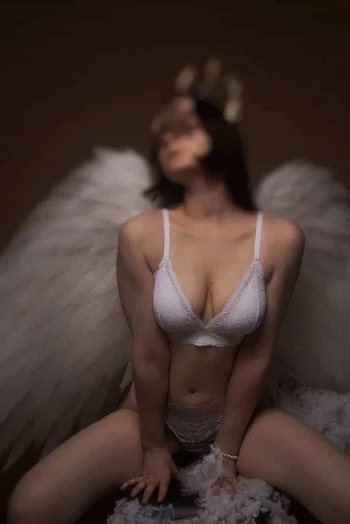 Erotická masérka Danielle - Fantazie massage, Praha 6 - fotka 2