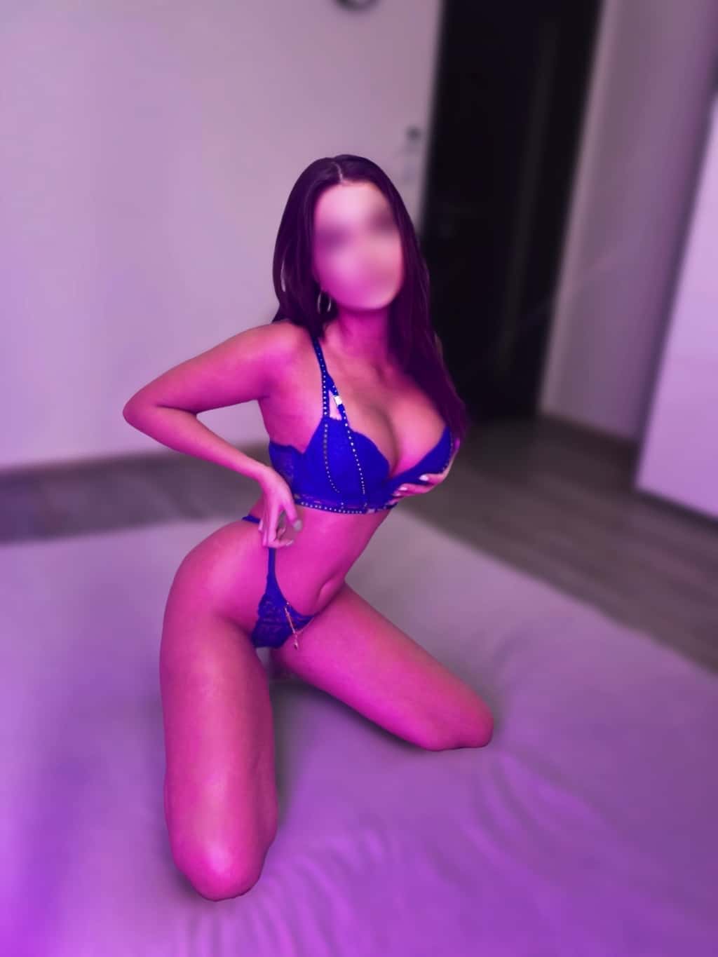 Erotická masérka Chloe - First class massage, Praha 3 - fotka 4