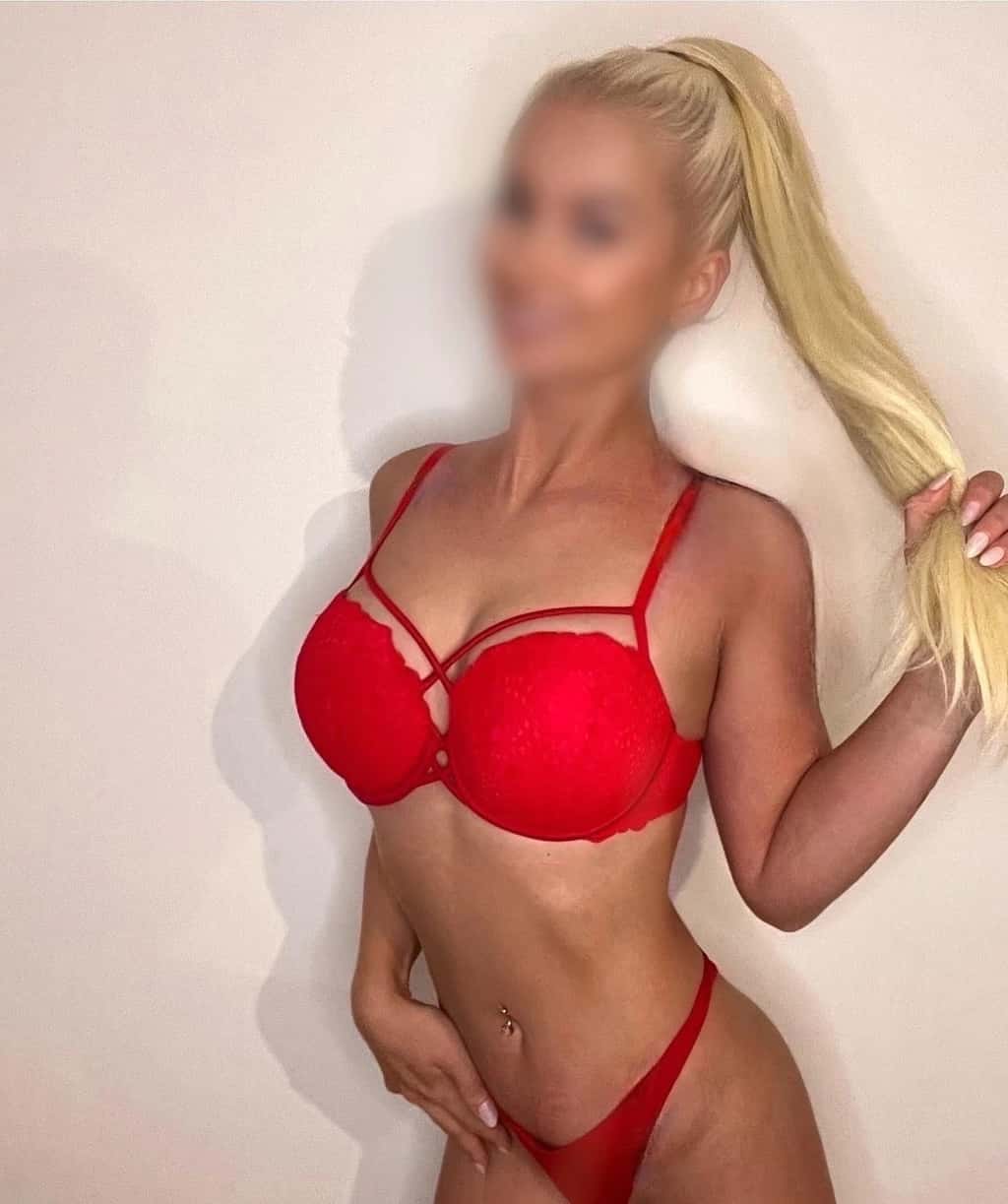 Erotická masérka Karolina - First class massage - Praha 3