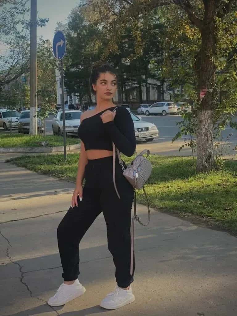 Holka na sex Nella Escort - fotka 2