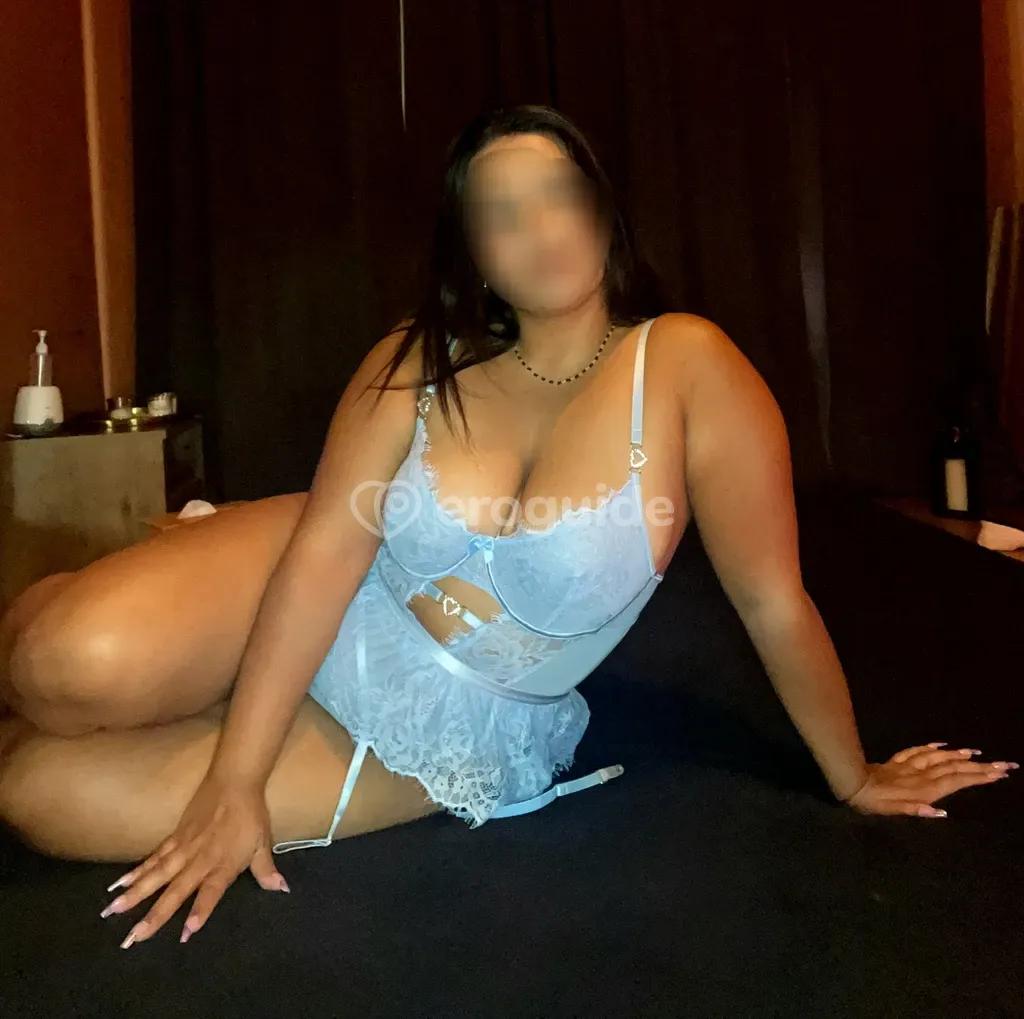 Erotická masérka Alexa, 29 let - Cherry massage, Praha 8 | EroGuide