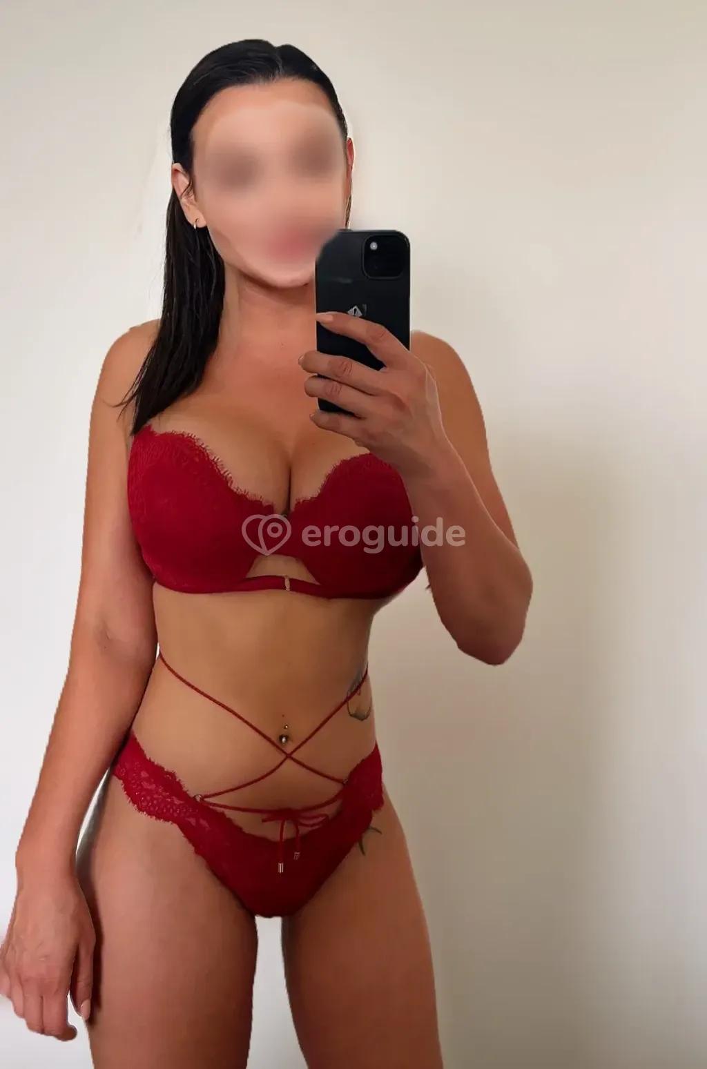 Erotická masérka Kim, 30 let - First class massage, Praha 7 | EroGuide