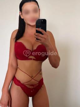 Erotická masérka Kim, 30 let - First class massage, Praha 7 | EroGuide