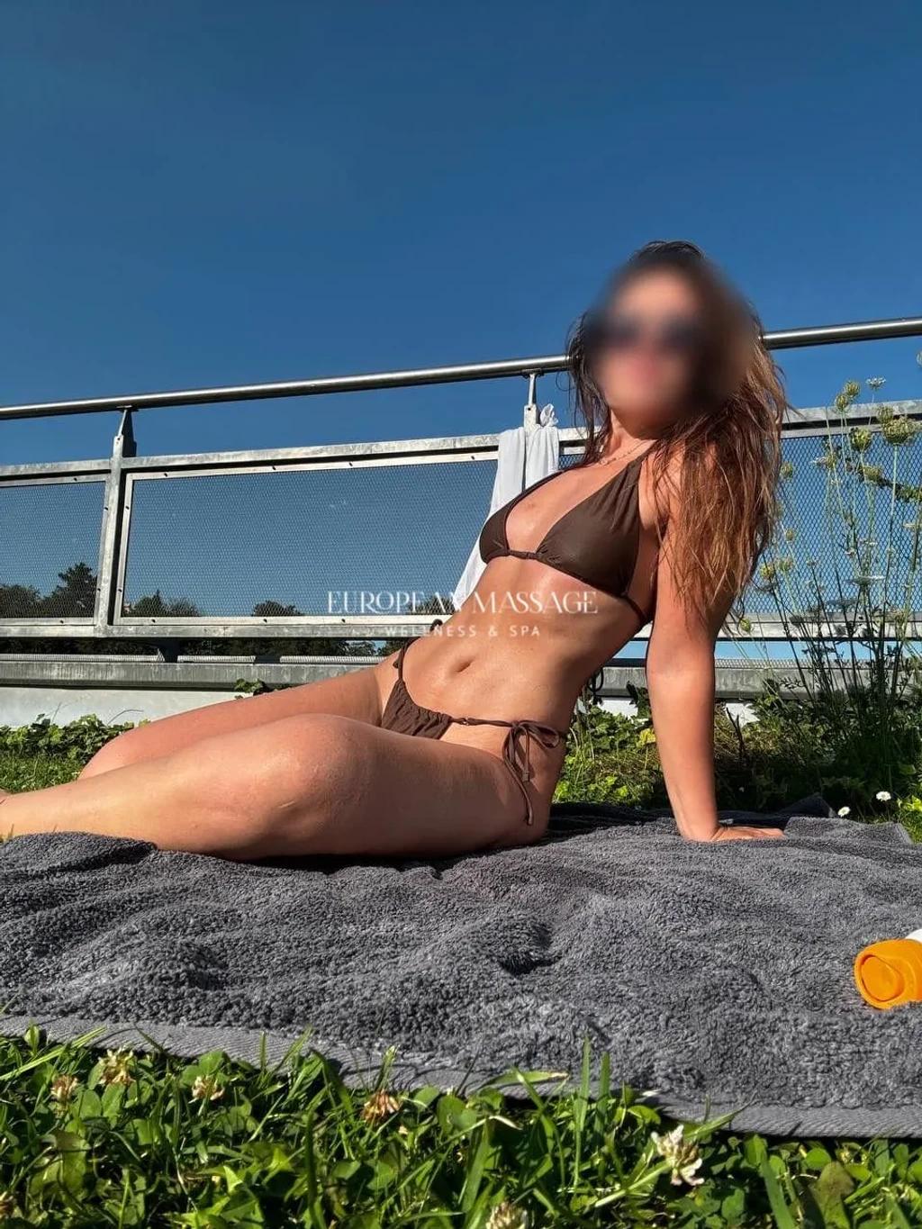 Erotická masérka Tina, 25 let - European massage, Praha 8 | EroGuide