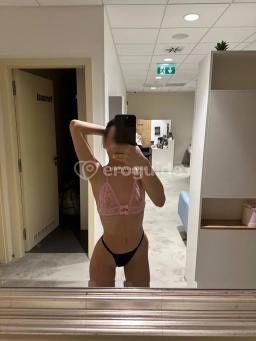 Erotická masérka Mary, 19 let - European massage, Praha 8 | EroGuide