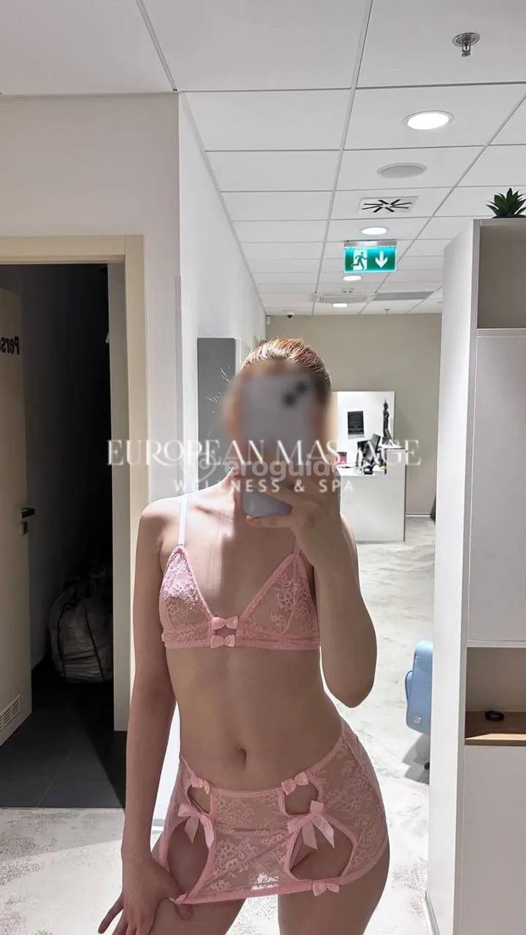 Erotická masérka Bianka, 20 let - European massage, Praha 8 | EroGuide