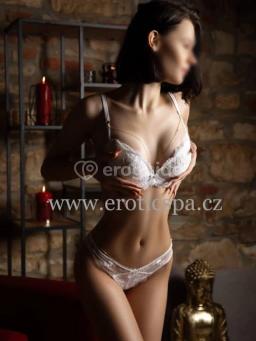 Erotická masérka Ernesta, 20 let - Erotic spa, Praha 3 | EroGuide