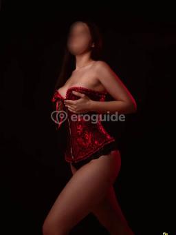 Erotická masérka Veronika, 30 let - Cherry massage, Praha 8 | EroGuide