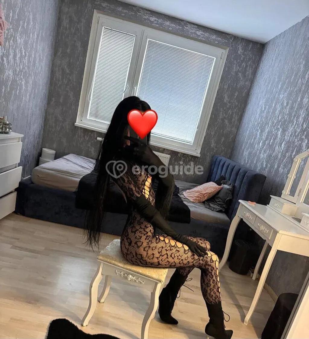 Dívka na sex Viki, 19 let, Karlovy Vary | EroGuide