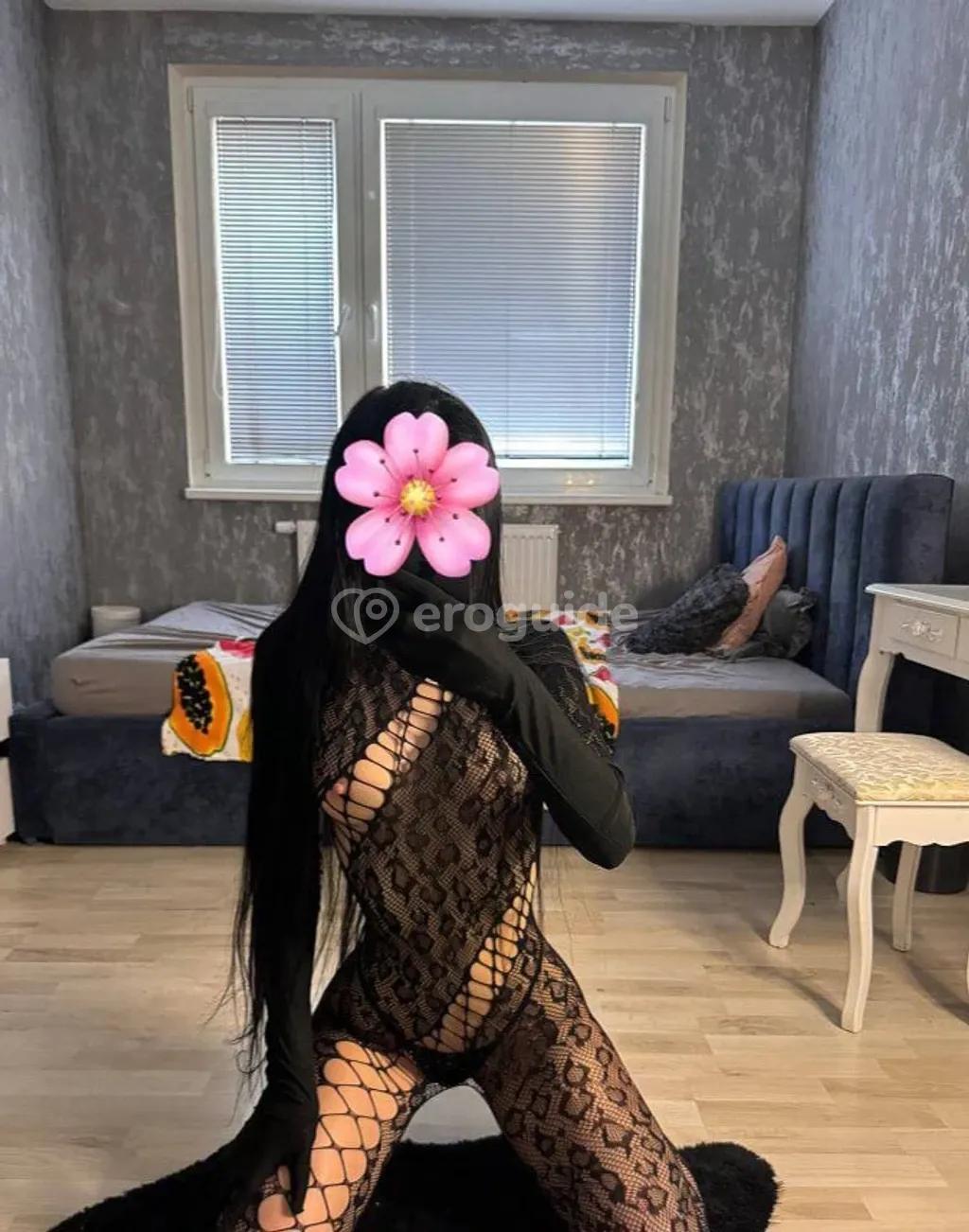 Dívka na sex Viki, 19 let, Karlovy Vary | EroGuide