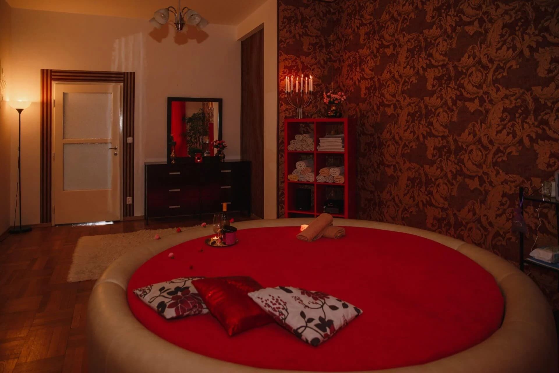 Red massage - Erotické masáže - Praha 2