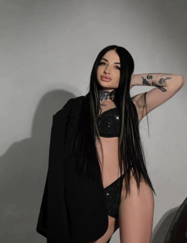 Holka na sex Adriana, Escort, Praha 1 - fotka 3